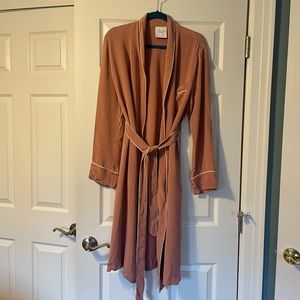 L’Academie Los Angeles 100% silk robe- Medium